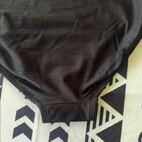 TOMMY  HILFIGER Black Ribbed Swimsuit. Size 8 - Picture 6 of 9